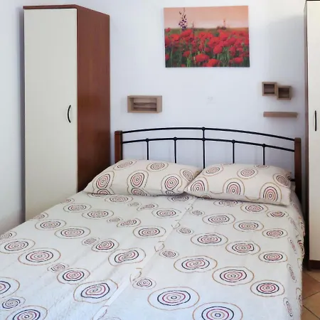 Holiday Home Eda - Pul605 Hébergement de vacances Pula